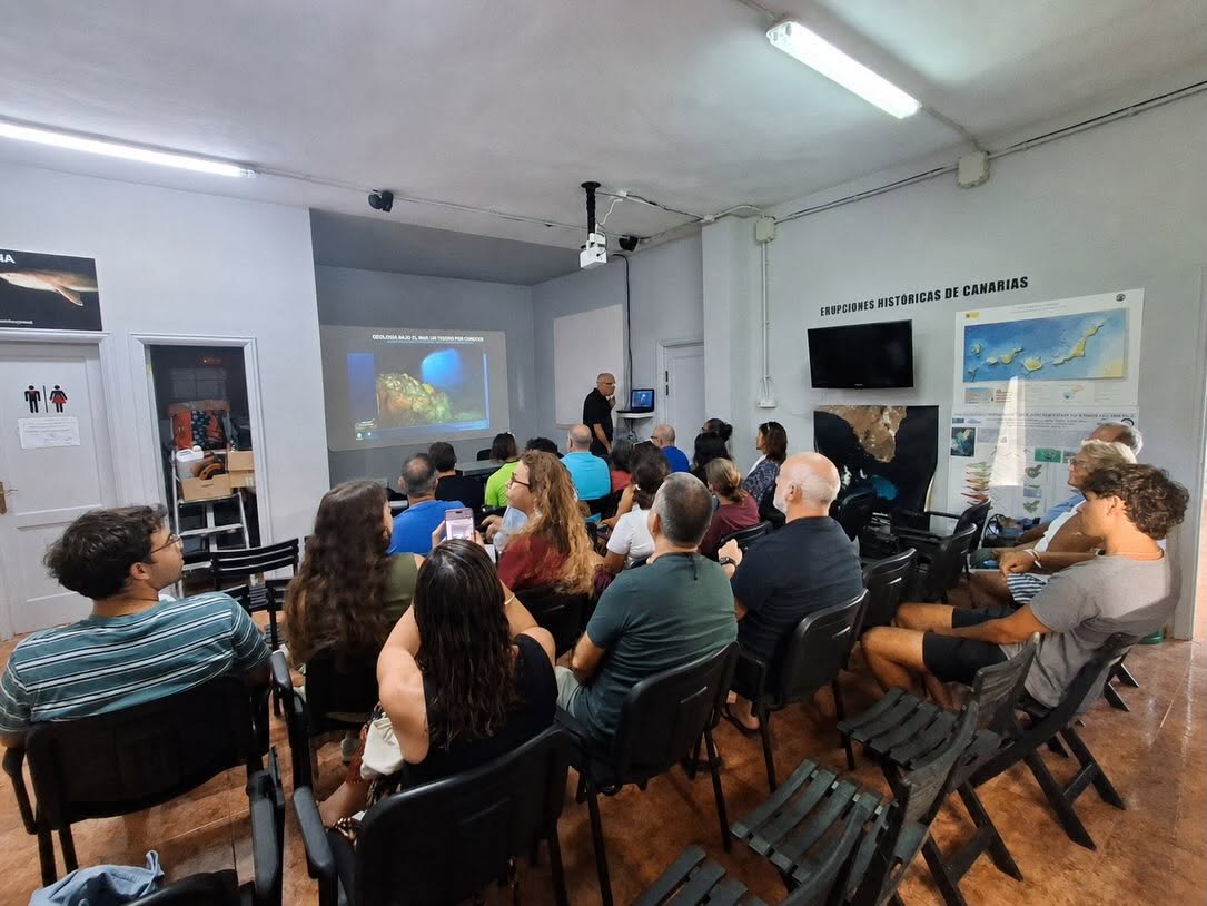 presentación-documental-un-tesoro-por-conocer-y-libro-un-tesoro-bajo-el-mar-1